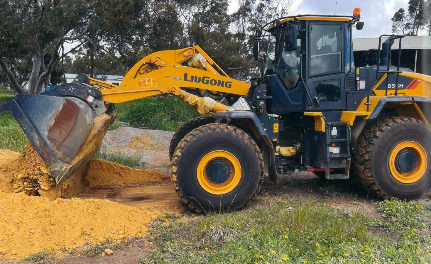 Wheel Loaders A Perfect Fit For The Farm Mcintosh And Son
